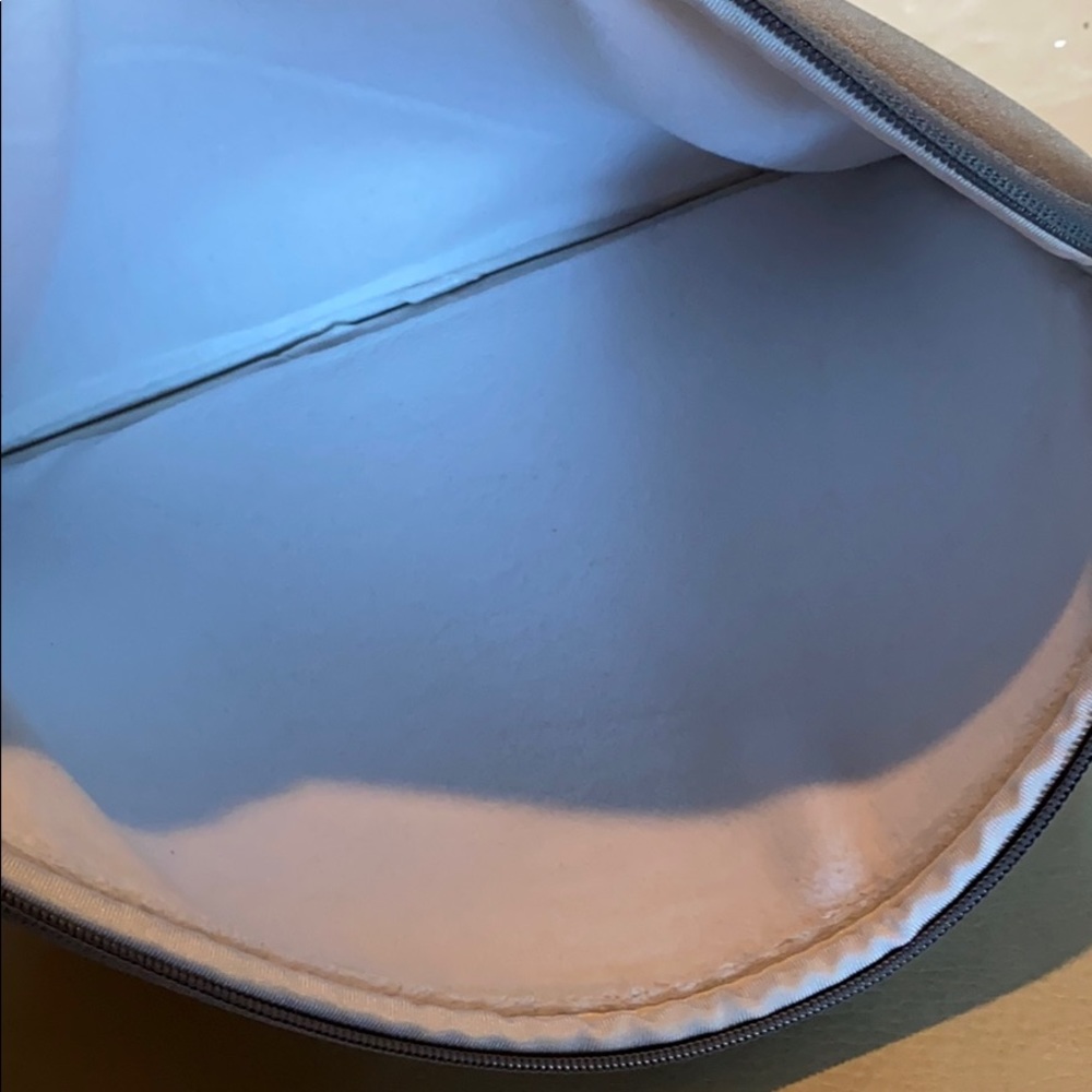 Incase 13” MacBook Pro or Air computer case - Picture 6 of 6